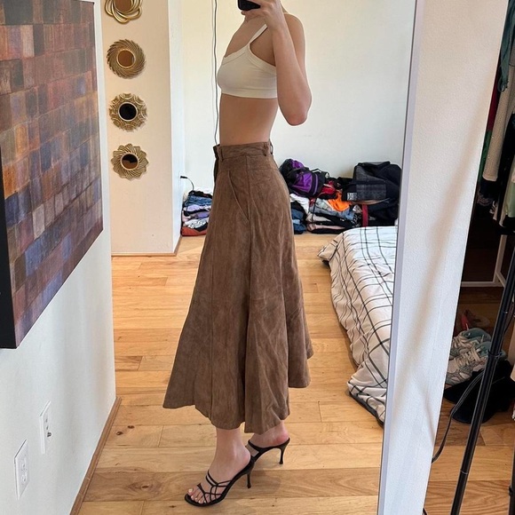 Chic Brown Leather Maxi Skirt - Picture 2 of 8